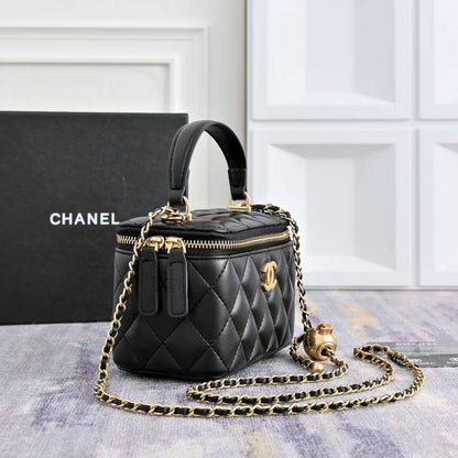 Chanel
100 dhs✅
With box
Size 18×9×11cm

Zain42
♥️♥️♥️
