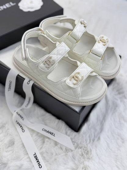 😍  CHANEL 😍
💎 _VIP QUALITY +A*_ 💎
Size 37 To 41
530 dhs✅

Zain292
♥️♥️♥️