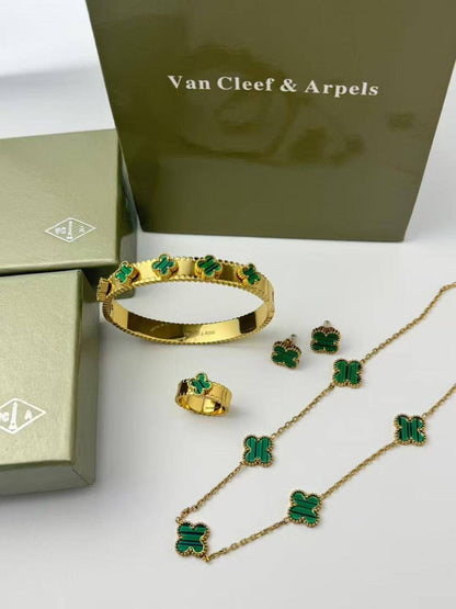 *Stainless steel SET 💯*
Necklace ❤️‍🩹
Earring 🍁
Breslat ❣️
Ring 💍 free size

With normal boxes 📦 

And paper bag 🛍️
45 dhs🪙

Zain216
♥️♥️♥️