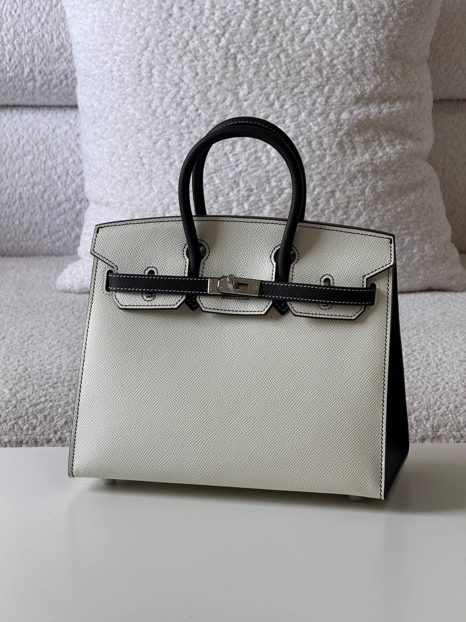 Hermes birkin epsom 25cm💕master quality😍

with box❤️
🎁🎁🎁

440 dhs🪙💚

Zain52
♥️♥️♥️