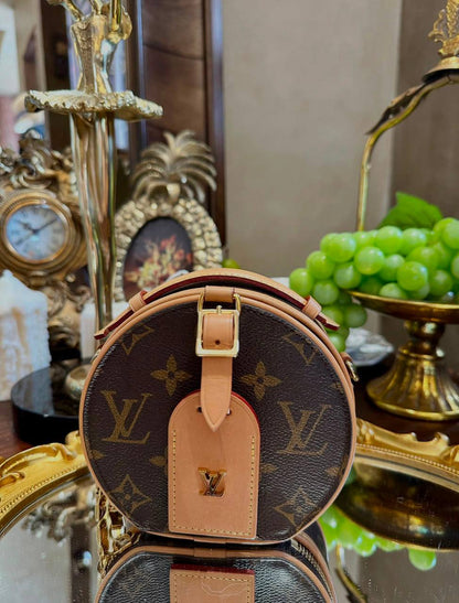 LV
100 dhs💓
size：mini
Good-quality with box

Zain35
♥️♥️♥️
