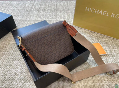 Mk

New came
Good quality
With box

90 dhs🇦🇪🇦🇪

Zain295
♥️♥️♥️