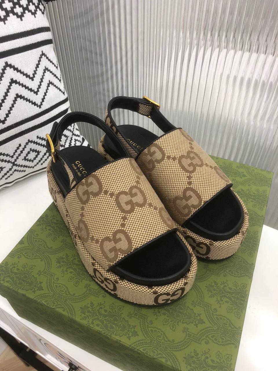 Fendi - Gucci

Size 36-42 
90 dhs🌺

Zain57
♥️♥️♥️