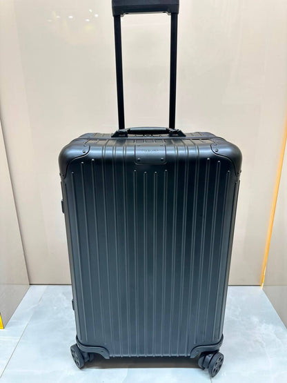 Available ❤️
brand new Rimowa Cabin Suitcase featuring a protective cover and spinner wheels❣️
For Price 👇 WhatsApp✅
0568585901 
0507557372
0552275751 Owner Zain 👌

Zain71
♥️♥️♥️