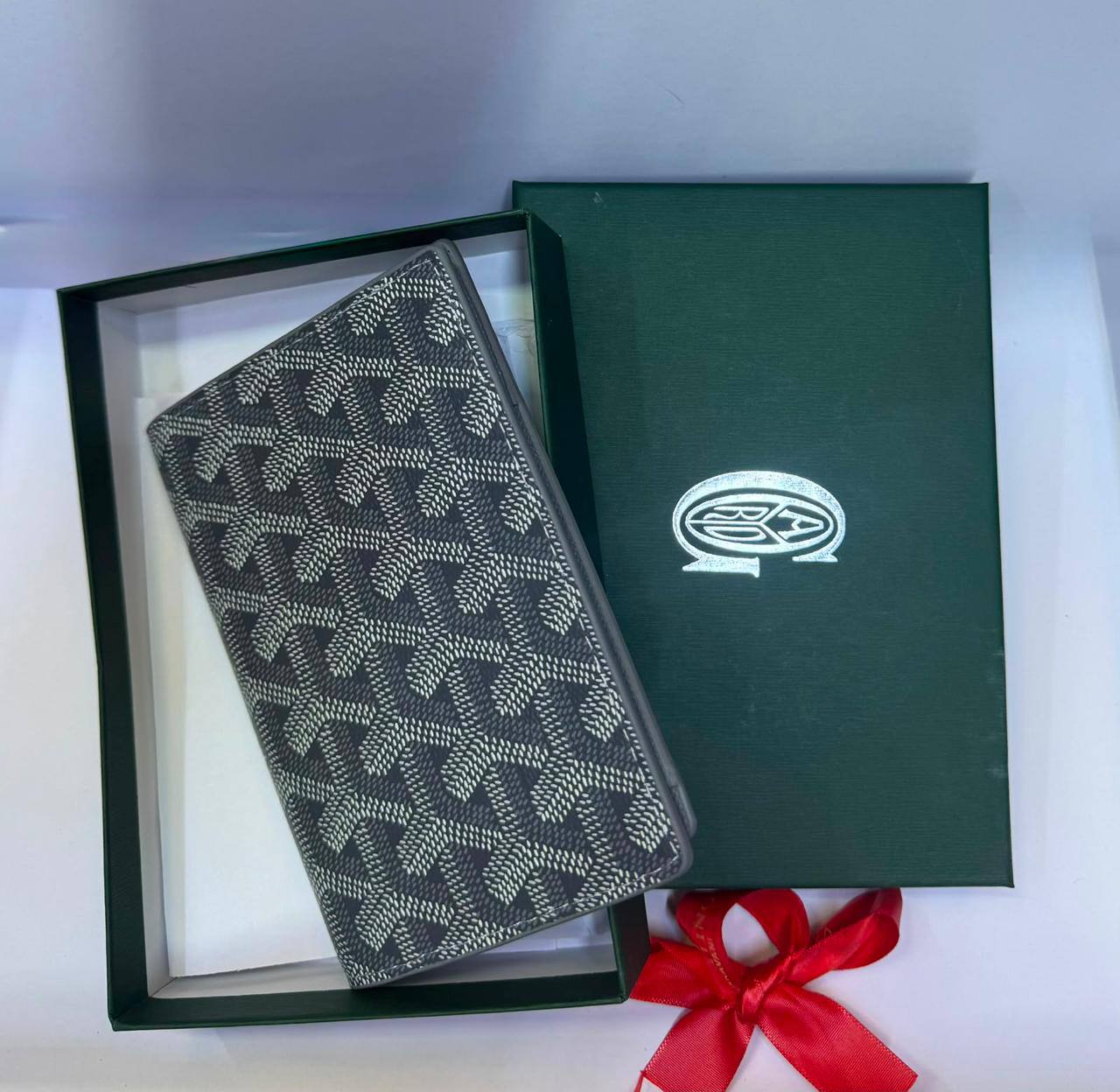 Passport holder 
30 dhs✅

Zain93
♥️♥️♥️