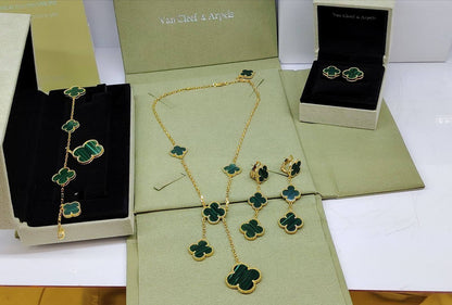 VCA SET❤️‍🔥*
Necklace 🦋
Earring🌸
Ring 💍 free size 
Bracelet 🐦‍🔥
Master quality 💯
With normal boxes 📦 
240 dhs🗽
With master box 🗃️ 
300 dhs🗽

Zain216
♥️♥️♥️