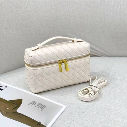 BOTTEGA 

NEW CAME 

GOOD QUALITY 

WITH BOX 

100 DHS🇦🇪🇦🇪

Zain295
♥️♥️♥️