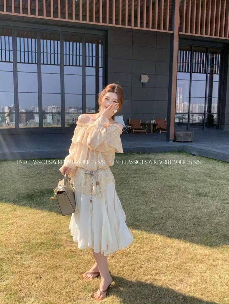 shoulder paisley blouse 
M ML size 
100 dhs✅

Zain17
♥️♥️♥️