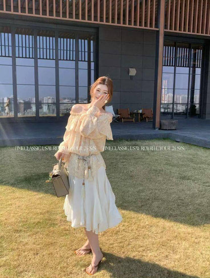 shoulder paisley blouse 
M ML size 
100 dhs✅

Zain17
♥️♥️♥️