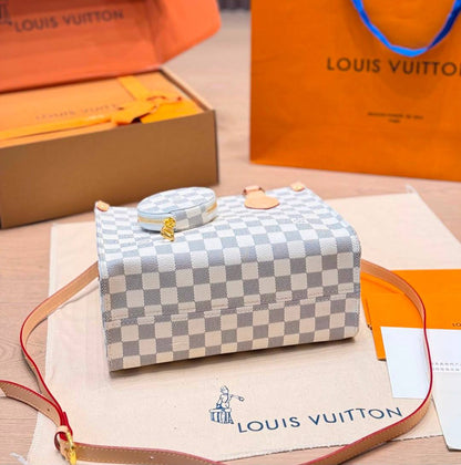 LV
 NEW DESIGN NASTER QUALITY 
260 dhs✅

Zain295
♥️♥️♥️