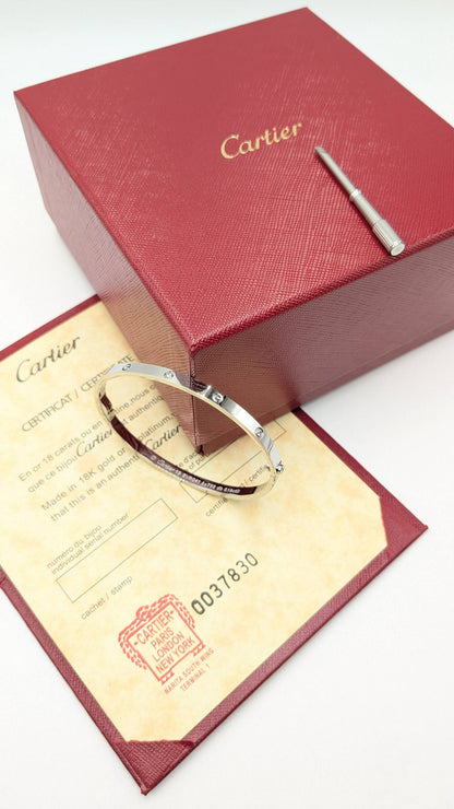 Cartier
*Super Master Quality* 
*Thin Love Braclate*
120 dhs✅ with Normal Box 🎁
150 dhs✅ with Good Box 🎁
190 dhs✅ with Master Box 🎁

Zain210
♥️♥️♥️