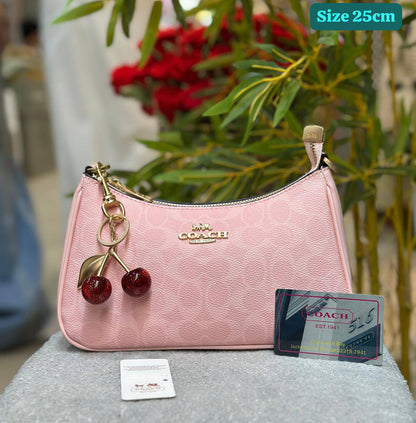 Coach
Best quality

With box’s
🎁🎁🎁

95 dhs🗽
size 25cm

Zain158
♥️♥️♥️