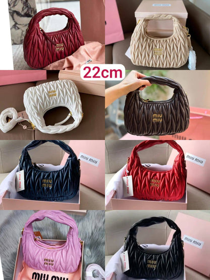 Miu Miu
100 dhs🇦🇪🇦🇪
with box
size 22cm

Zain26
♥️♥️♥️