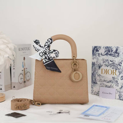 Tory burch

95 dhs🇦🇪🇦🇪🇦🇪

with box

Zain35
♥️♥️♥️
