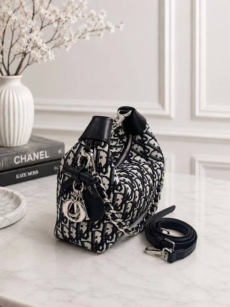 Dior
110 dhs🇦🇪🇦🇪
With box

Zain219
♥️♥️♥️