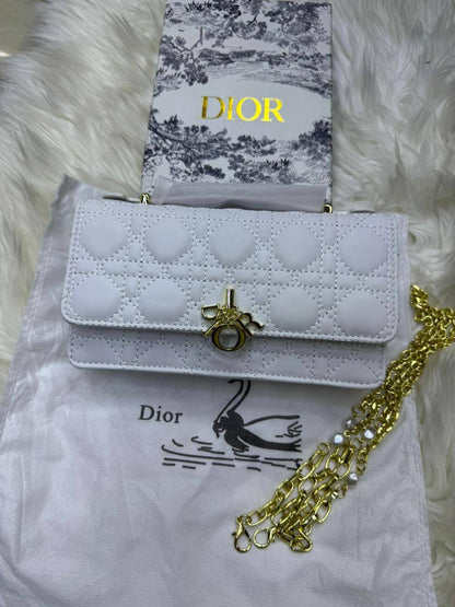 Dior woc

1⃣️ First quality +🎁

Size : 21 * 12 cm
110 dhs🇦🇪
 with box 🎁

Zain115
♥️♥️♥️