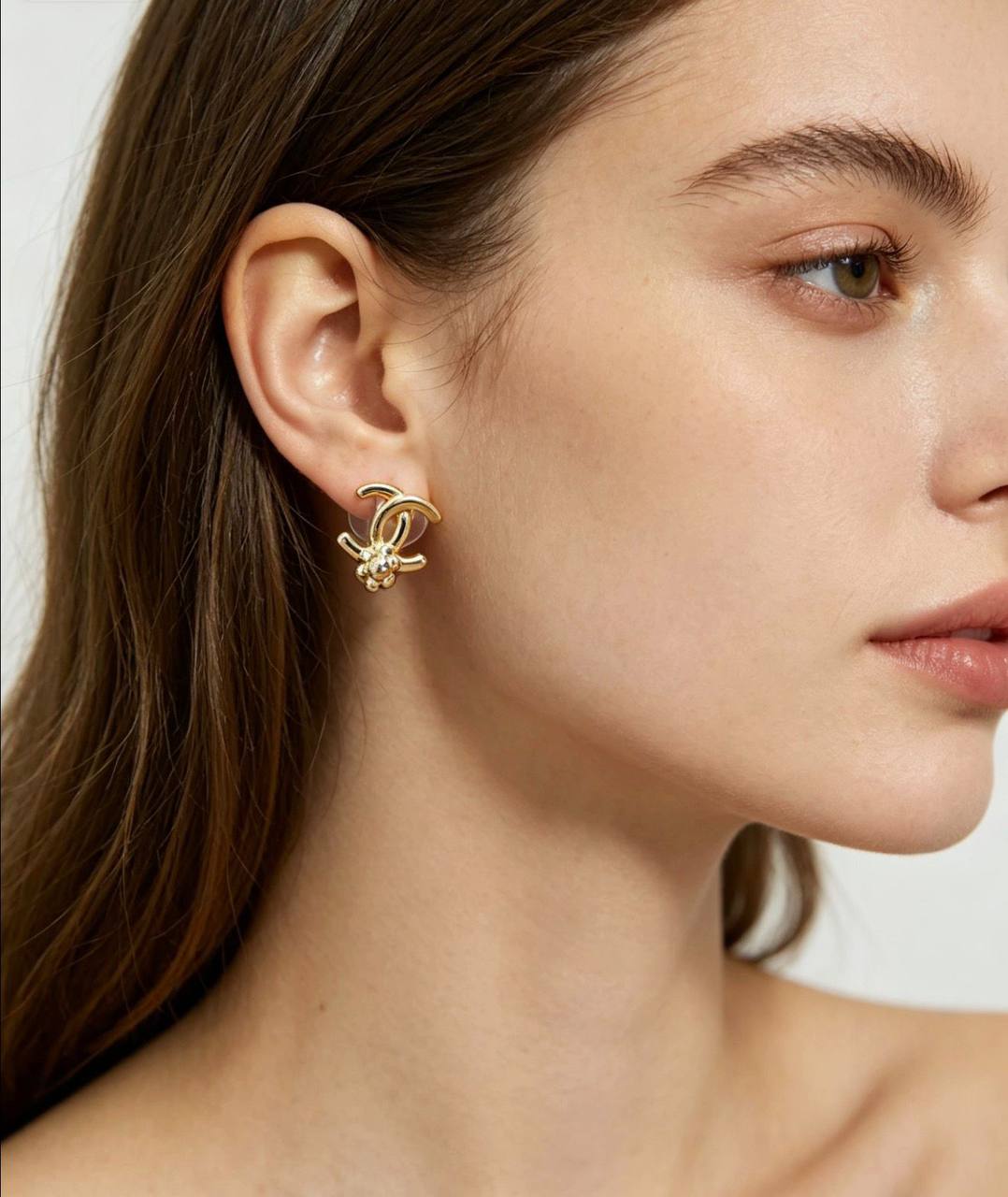 CHANEL ❤️‍🔥*
Earring 🦋
Master quality 💯
With normal boxes 📦 
45 dhs✅
With master box 🗃️ 
75 dhs✅

Zain216
♥️♥️♥️