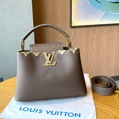 LV 

NEW CAME HIGH QUALITY 

WITH BOX 
🎁🎁🎁

140 dhs❣️

Zain39
♥️♥️♥️