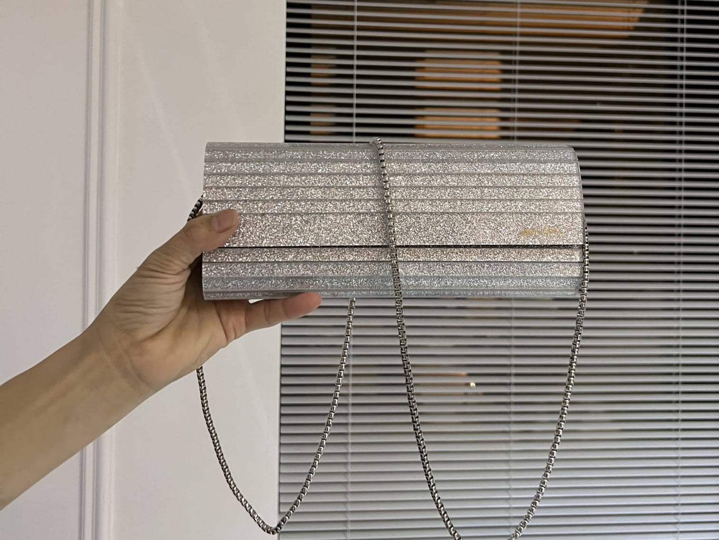 Jimmy Choo
120 dhs✅
with box

Zain26
♥️♥️♥️