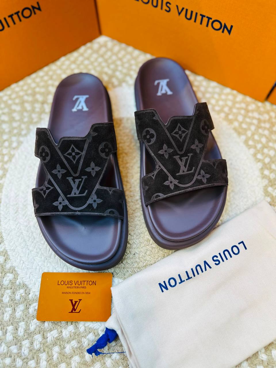 Master Slippers
Size 40-46 
210 dhs💓

Zain132
♥️♥️♥️