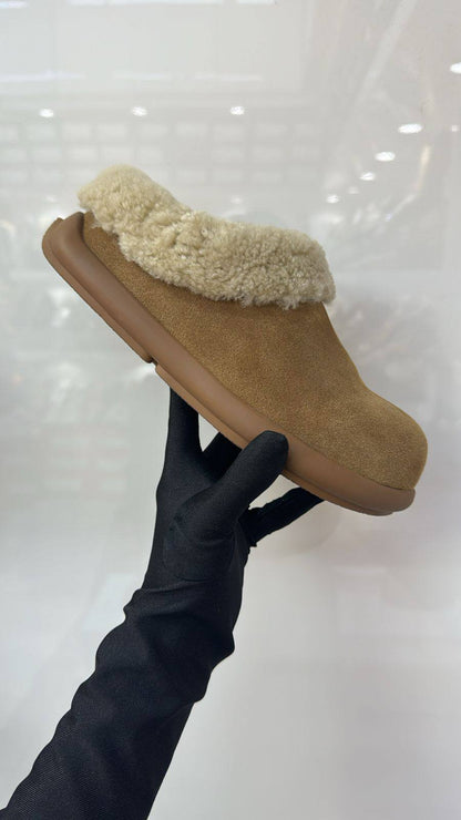 UGG
SIZE  ……… 36-42
QUALITY……MASTER
250 dhs🪙🌨️

Zain119
♥️♥️♥️