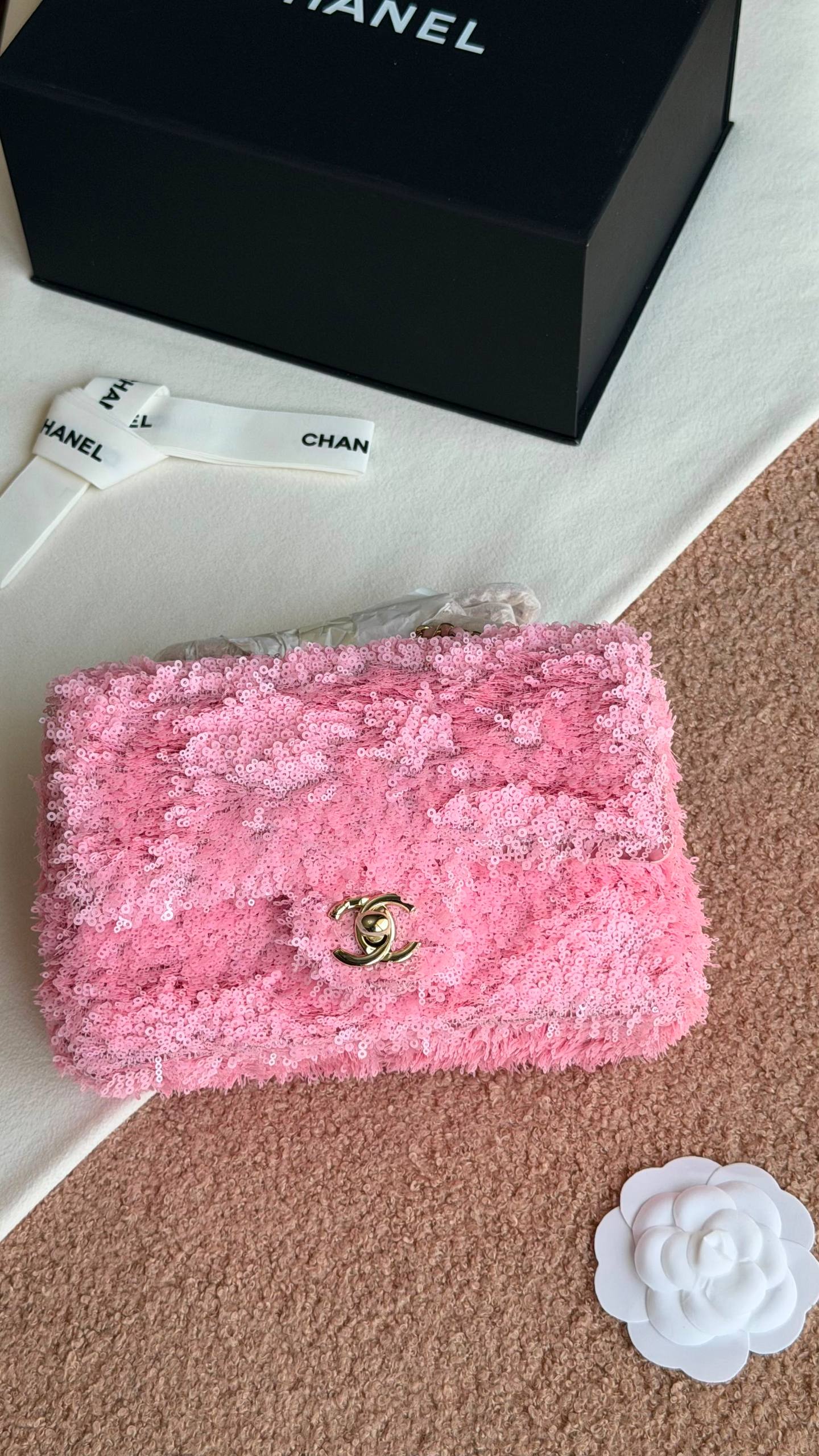 Chanel Limited Edition 🌈✨
Size : 20 Cm 
✨VIP QUALITY  ✨
With original Packing 🎁
For Price 👇 WhatsApp✅
0568585901 
0507557372
0552275751 Owner Zain 👌

Zain280
♥️♥️♥️