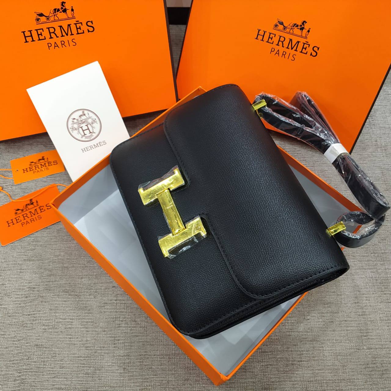 Hermes

110 dhs💓

with box
🎁🎁🎁

Zain235
♥️♥️♥️