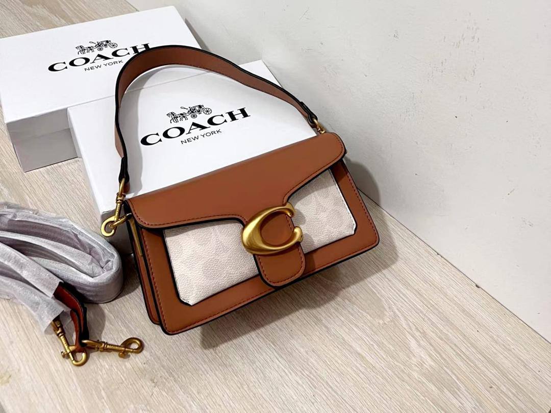 Coach
95 dhs❣️ 
high quality 

With box
🎁🎁🎁

22cm

Zain26
♥️♥️♥️