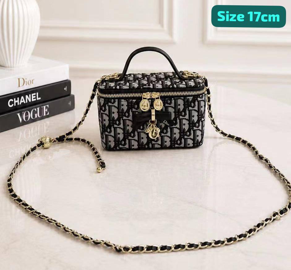 Dior

Good quality 
with box 

100 dhs🇦🇪🇦🇪🇦🇪

Zain186
♥️♥️♥️