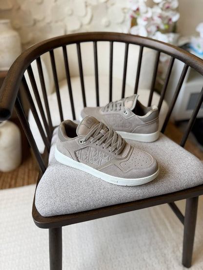 DIOR B27
*AAA quality*
*size:40 to 46*
450 dhs🇦🇪🇦🇪

Zain185
♥️♥️♥️