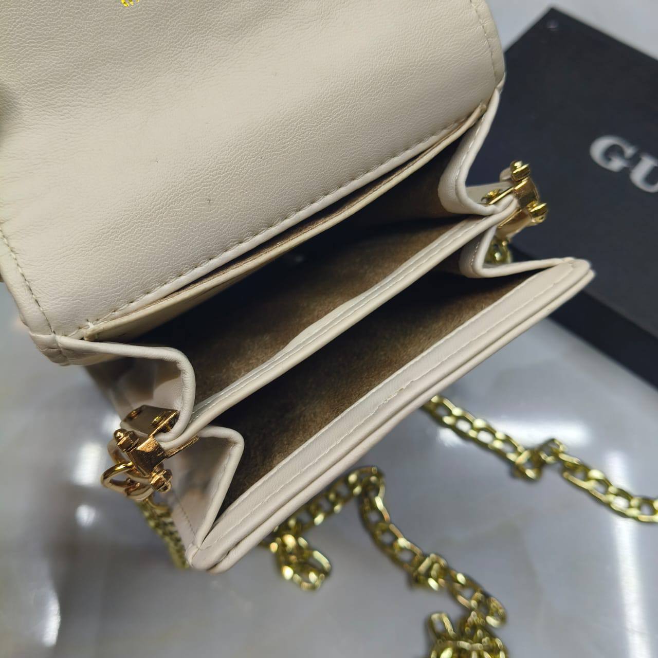 𝗚𝗨𝗖𝗖𝗜 PHONEBAG
ɢᴏʟᴅ ᴄʜᴀɪɴ ʜᴀʀᴅᴡᴀʀᴇ
sɪᴢᴇ :17 cm
ᴡɪᴛʜ BOX
🎁🎁🎁

45 dhs🪙🌨️

Zain31
♥️♥️♥️