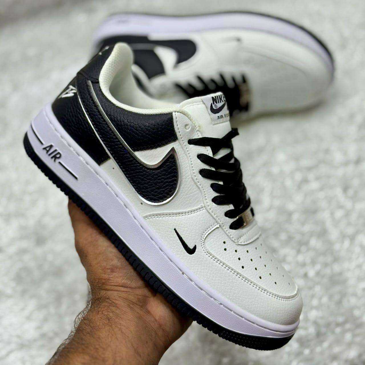 NIKE
40 to 45 size
95 dhs🪙🌨️

Zain27
♥️♥️♥️