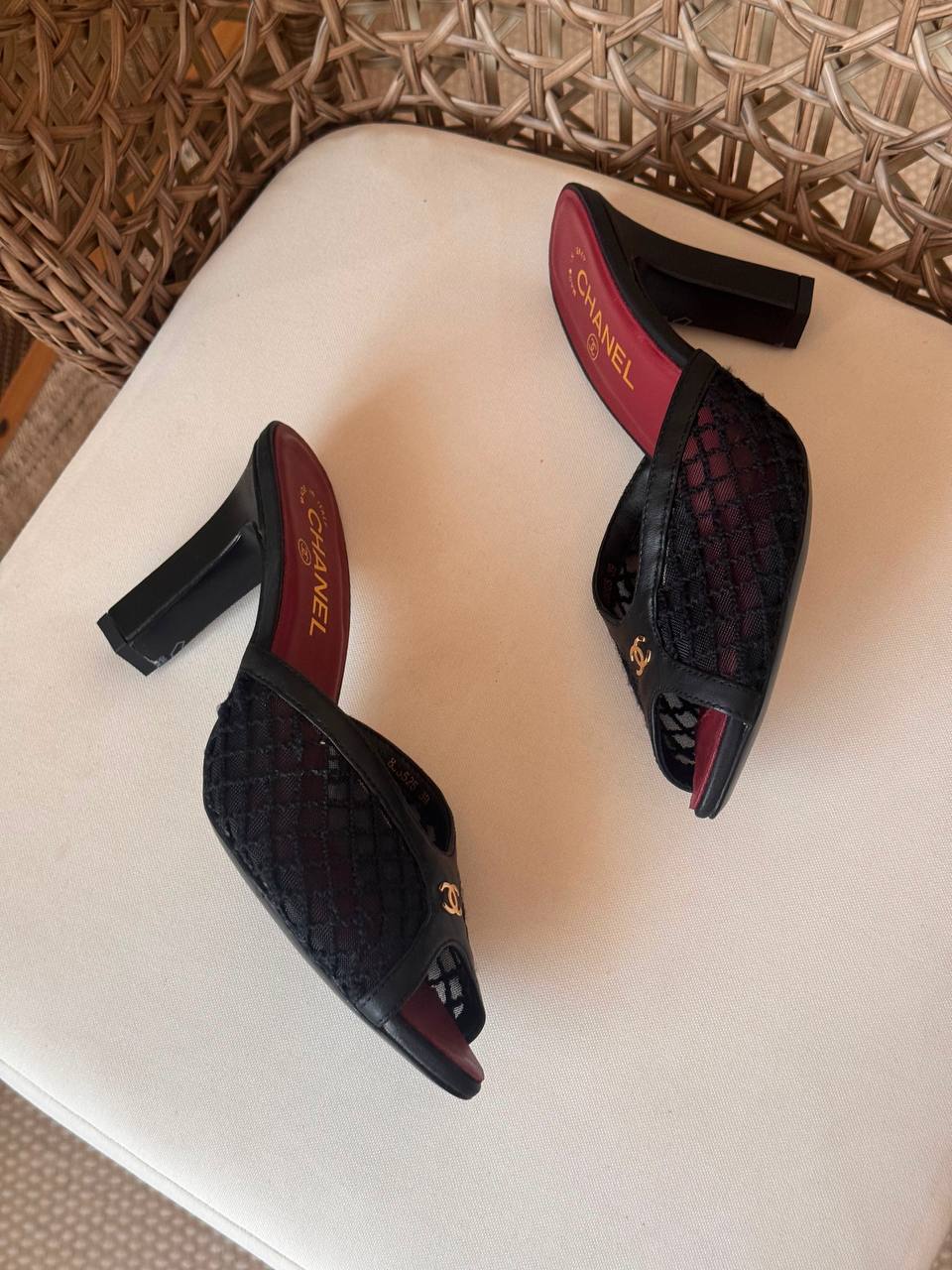 🩶✨ CHANEL ✨🩶
🤩 Available New Arrival 🤩
😍😍 Super Master Quality 😍😍
👠 Size: 36 to 41
💎 Premium Quality
450 dhs✅

Zain198
♥️♥️♥️