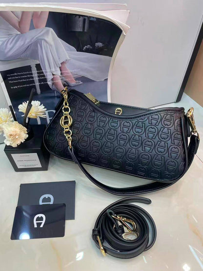 Aigner

Good quality 

Size:25*cm

110 dhs🇦🇪🇦🇪

Zain70
♥️♥️♥️