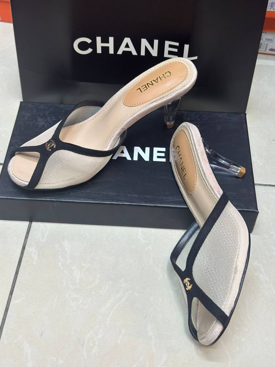 Chanel 

Size 36 to 41 

120 dhs🪙💕

Zain146
♥️♥️♥️