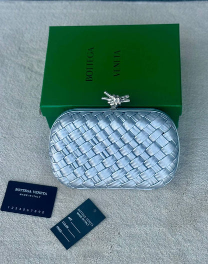 BOTTEGA
110 dhs🪙

With box
🎁🎁🎁

Zain90