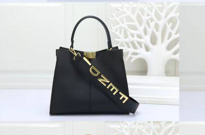 Fendi
105 dhs❣️

Zain190
♥️♥️♥️