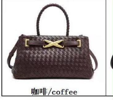 Bottega

120 dhs
With box

Zain143
♥️♥️♥️
