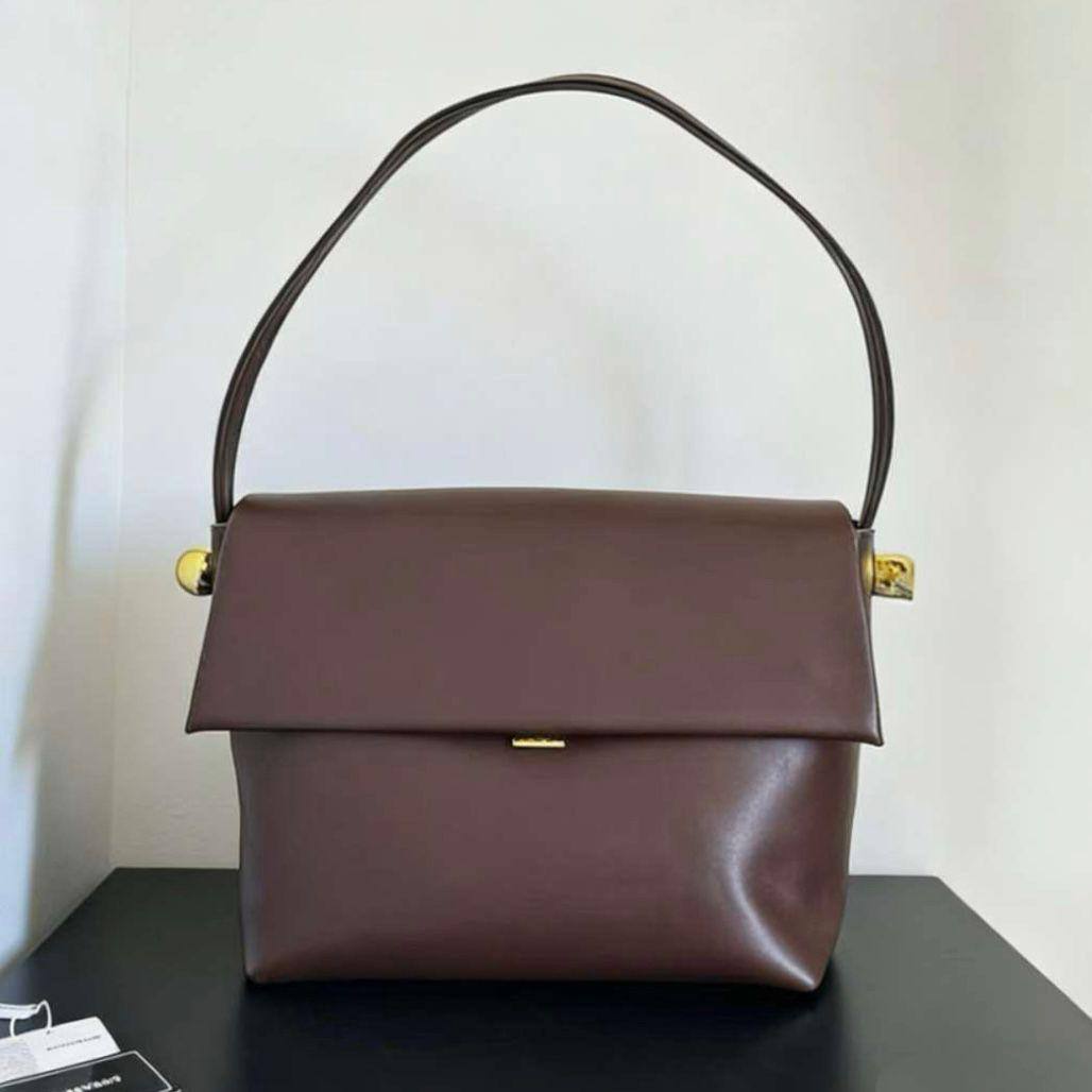 JACQUEMUS 
COPY ONE 
155 dhs✅

Zain17
♥️♥️♥️