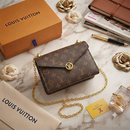 LV
Wallet On Chain Rosy
Monogram & Empreinte Leather
In Gold Hardware
Size : 17 cm
With BOX

90 dhs💛

Zain239
♥️♥️♥️