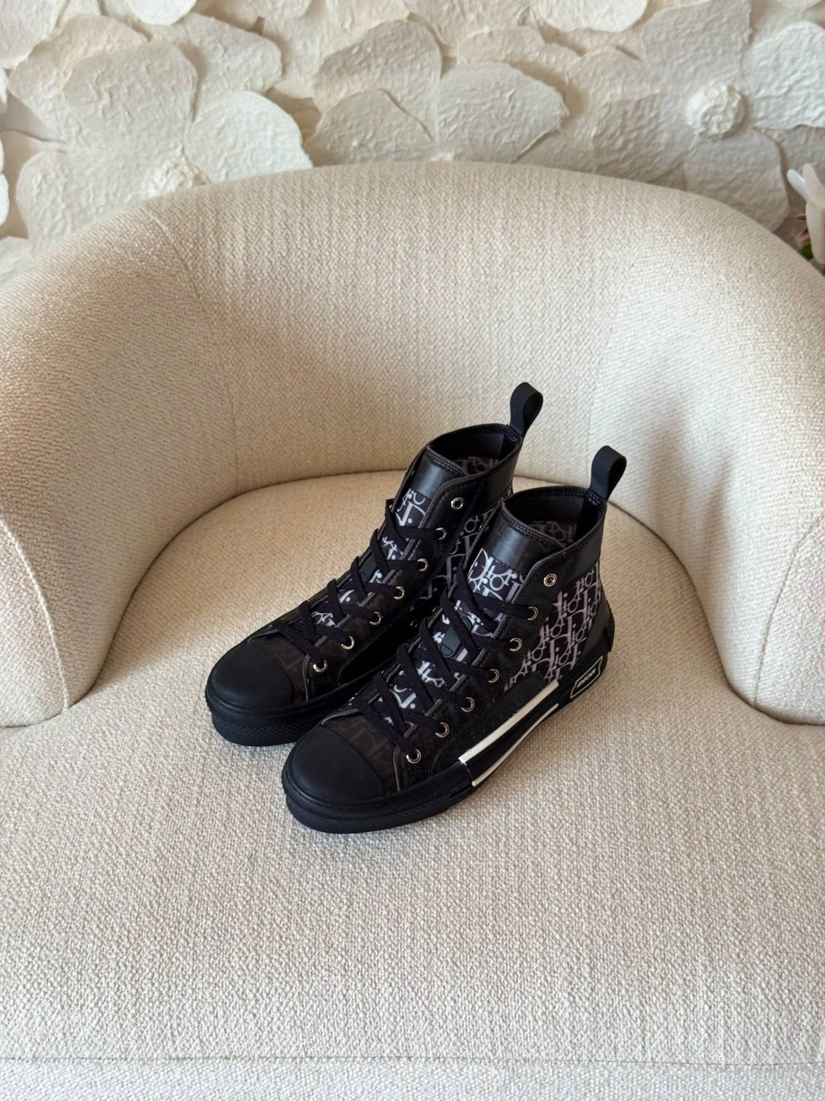 DIOR

 B23 low top sneakers 

super master quality 

size: 40 to 46 
430 dhs🇦🇪🇦🇪

Zain185
♥️♥️♥️