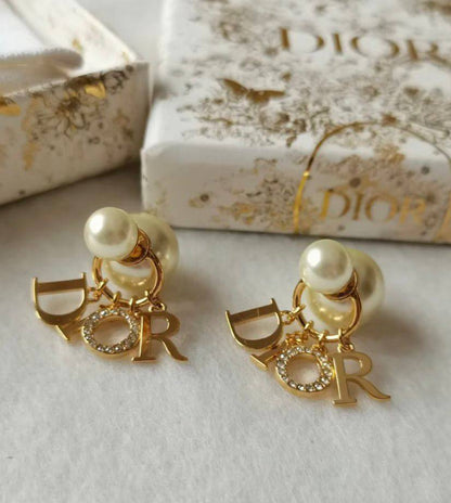 Dior 
Super master quality 🍁
Earring ⭐️
With normal boxes 🗃️ 
55 dhs🇦🇪🇦🇪🇦🇪

With master box 📦 
70 dhs🇦🇪🇦🇪🇦🇪

Zain216
♥️♥️♥️