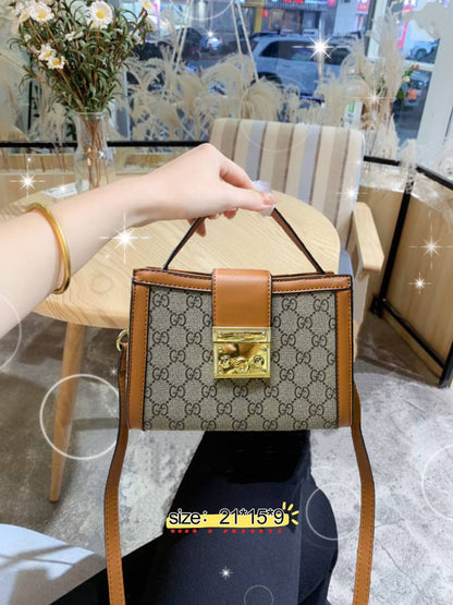 Gucci
✨✨NEW ✨✨

95 dhs🪙🌨️

with box.
🎁🎁🎁

Zain38
♥️♥️♥️