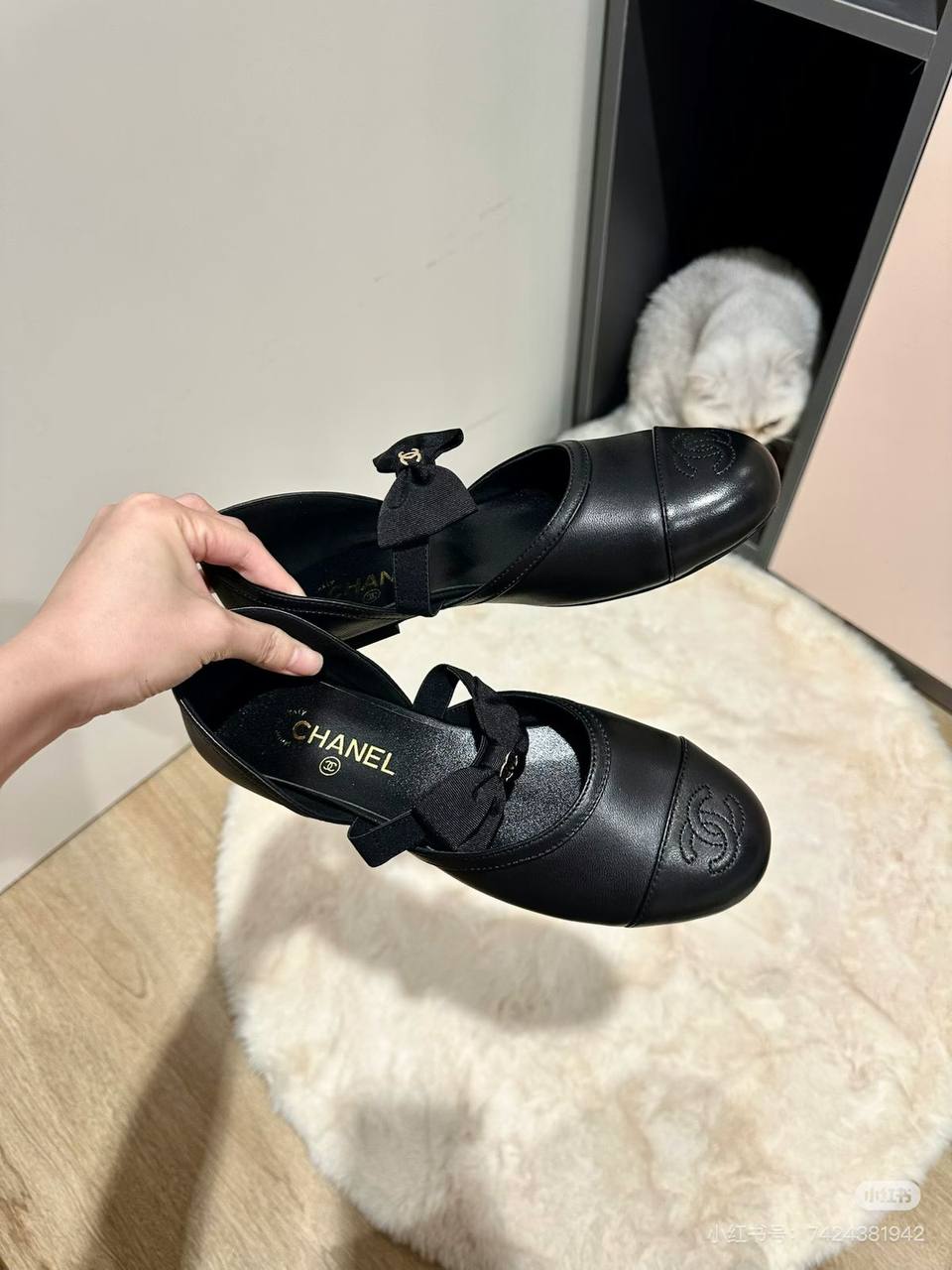 Chanel  
Size 36-41
120 dhs❤️

Zain145
♥️♥️♥️