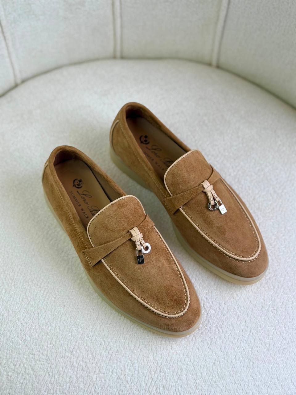 Loro Piana
Super *AAA* *+* Quality 💯 
With original packing🎁🎁
SIZE:36and41
Available now
450 dhs✅

Zain309
♥️♥️♥️