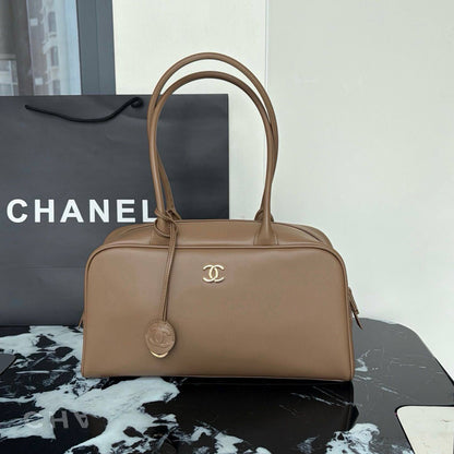Re stock 

arrived Chanel 💕🙋🏻

36cm
360 dhs🇦🇪🇦🇪

Zain297
♥️♥️♥️