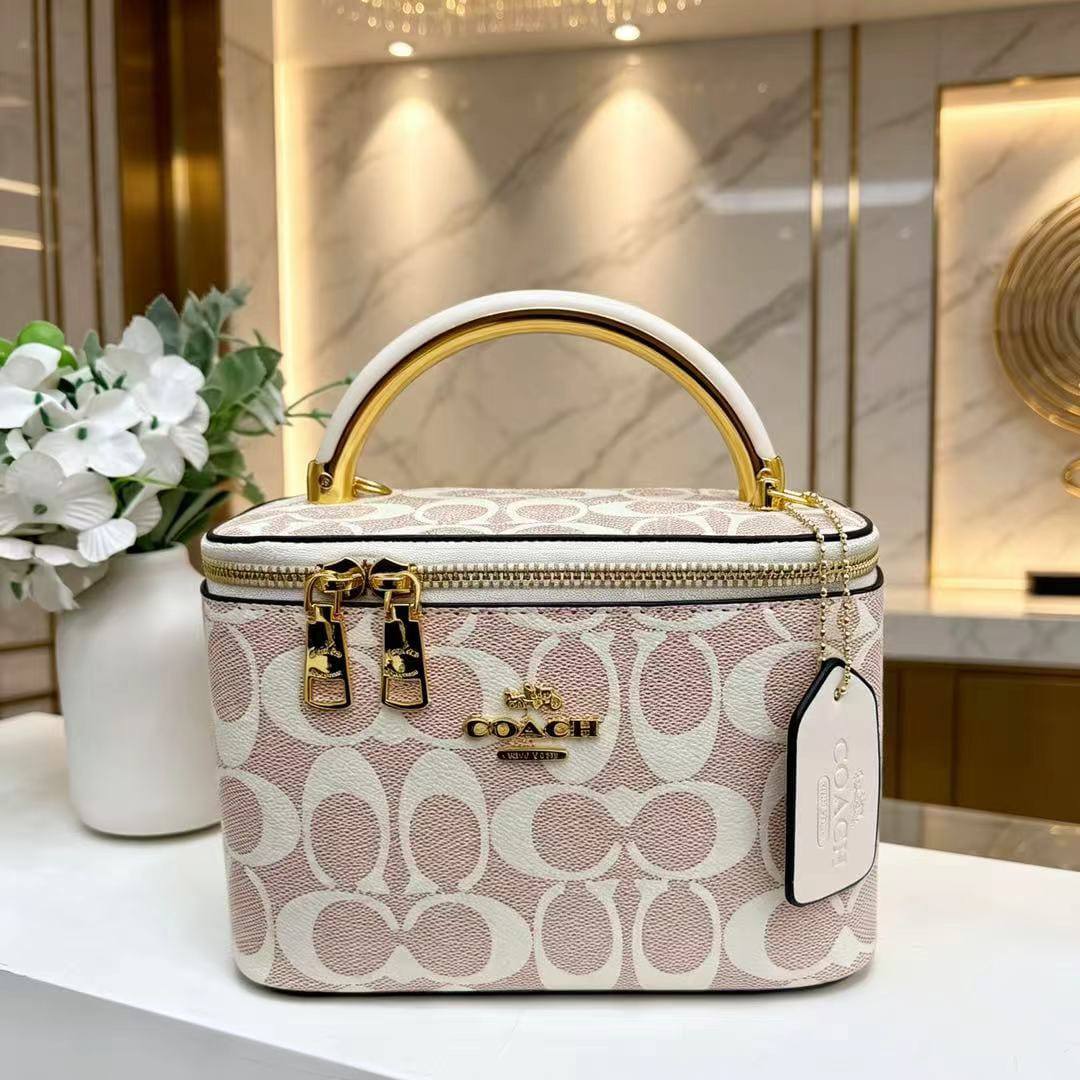 Coach
High quality
With box 
85 dhs✅

Zain136
Zain50
♥️♥️♥️