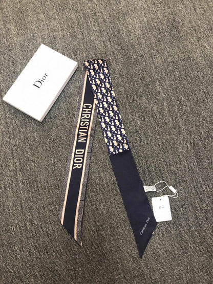 Silk Twilly Scarf 
Without box 🗃️ 
25 dhs✅

Zain231
♥️♥️♥️