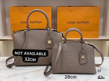 LV
 ᴛᴏᴛᴇ ɢʀᴀɴᴅ ᴘᴀʟᴀɪs
ᴡɪᴛʜ ᴄᴏᴍᴘᴀʀᴛᴍᴇɴᴛ

ʟᴇᴀᴛʜᴇʀ/ɢᴀᴍᴏsᴀ
sɪᴢᴇ:ᴄʜᴇᴄᴋ!!
      3𝟐ᴄᴍ:120 dhs✅
      2𝟖ᴄᴍ:110 dhs✅

Zain56
♥️♥️♥️