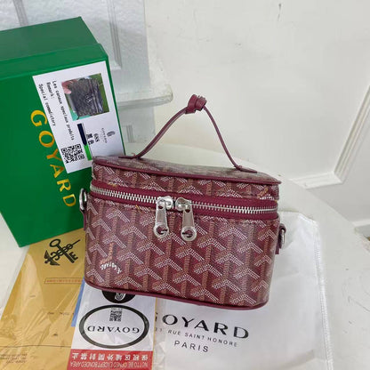 GROYRD

90 dhs🪙🌨️

Size    18×11.5x9cm
withbox  
🎁🎁🎁

Zain04
♥️♥️♥️